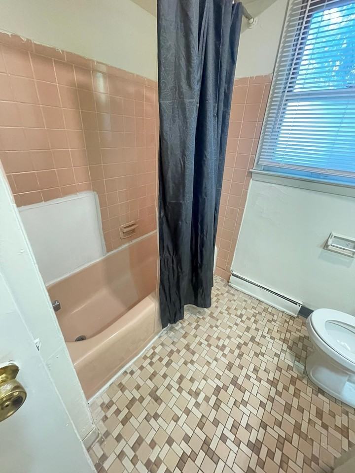 6426 N 87th St #3 - Photo 4 of 7