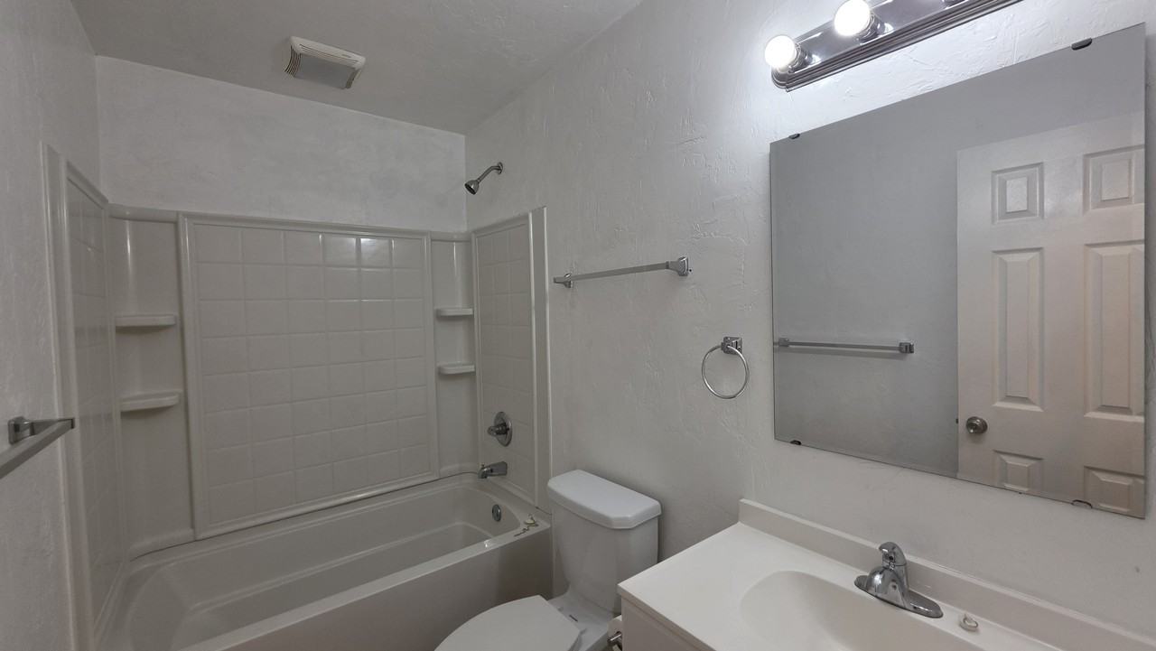 4344 Nw 25th Ter #1 - Photo 7 of 19