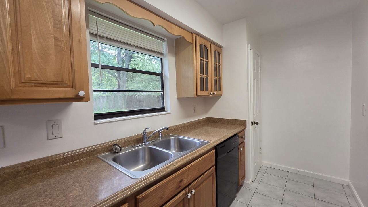 4319 Nw 26th Dr #1 - Photo 4 of 19