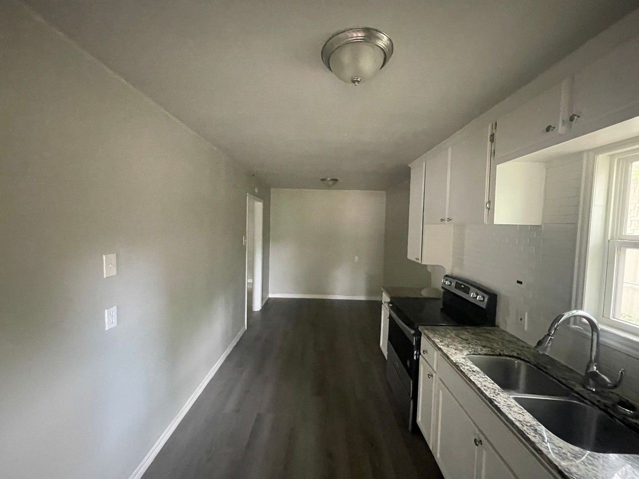 1402 Park Ave - Photo 2 of 9