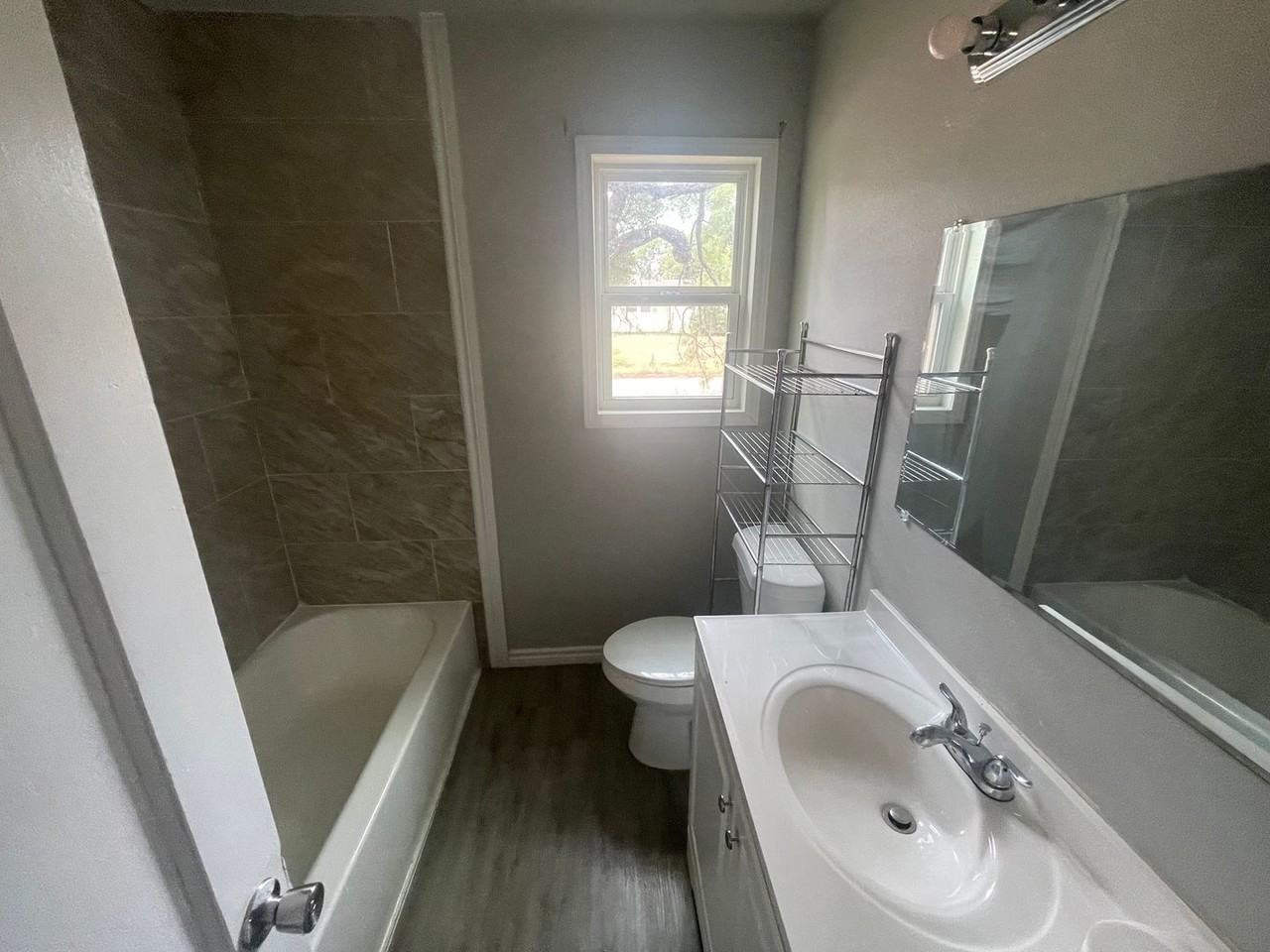 1402 Park Ave - Photo 6 of 9