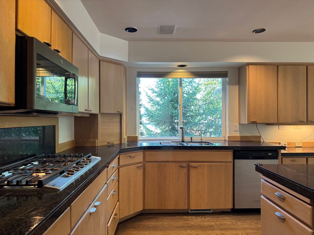 1926 Market St - Photo 6 of 38