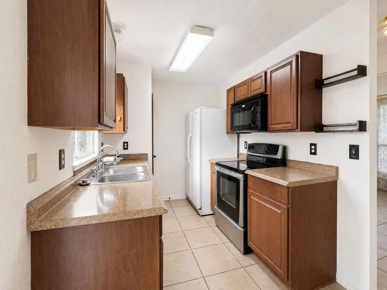 2404 Magnum Cir - Photo 3 of 14