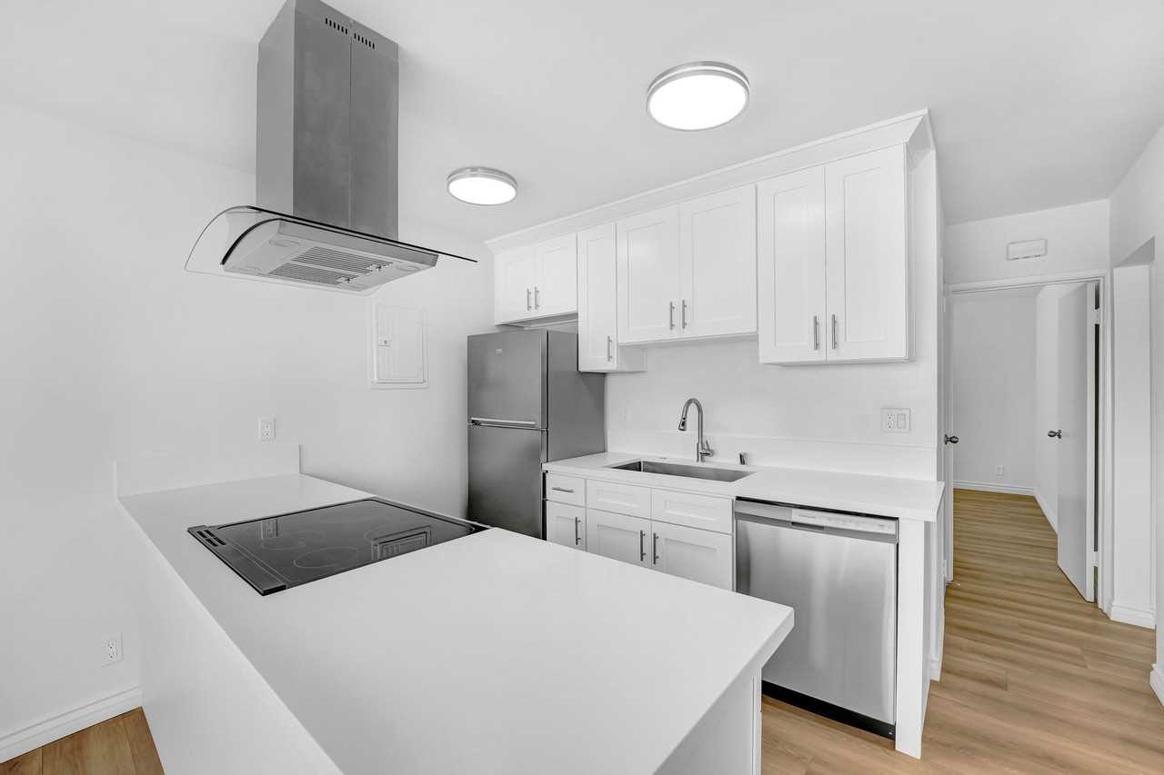 1002 12th St in Santa Monica - Photo 2 of 3