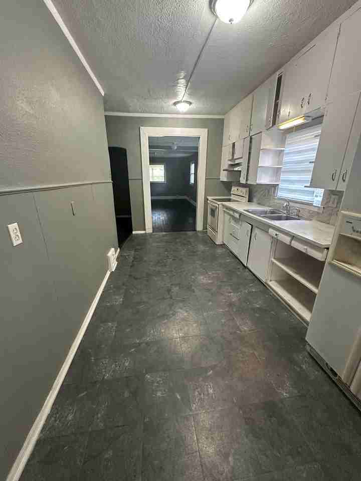 1428 S Willow Ave - Photo 5 of 21