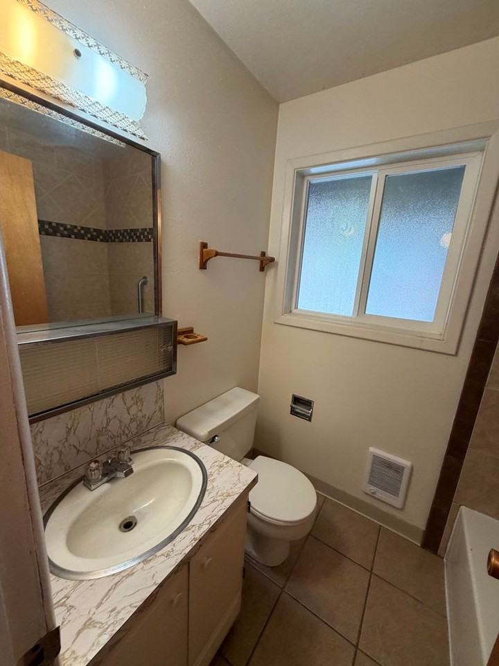 2237 Union St - Photo 7 of 15