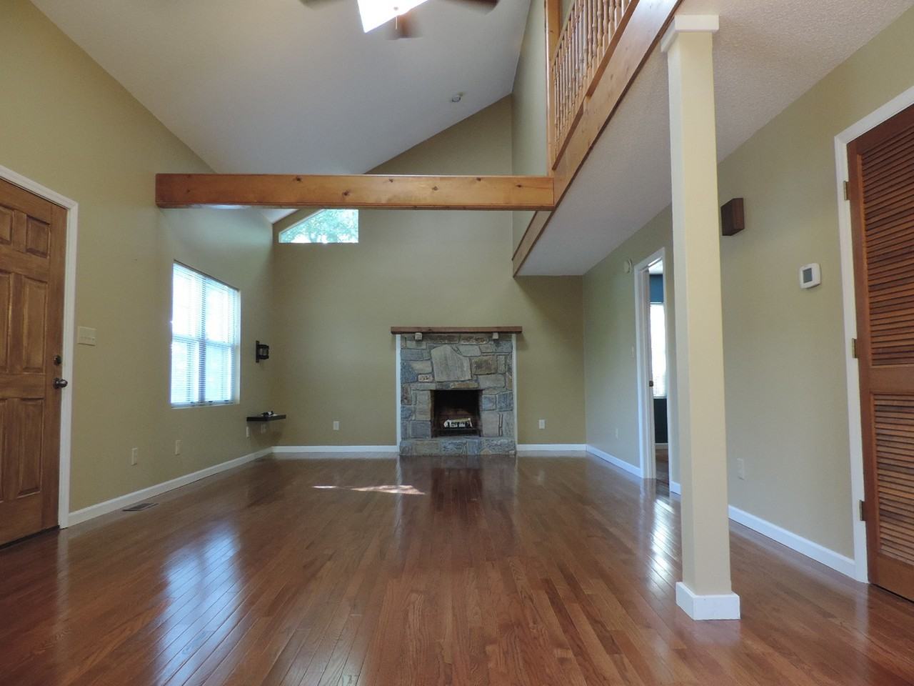 404 Wintergreen Dr - Photo 3 of 32