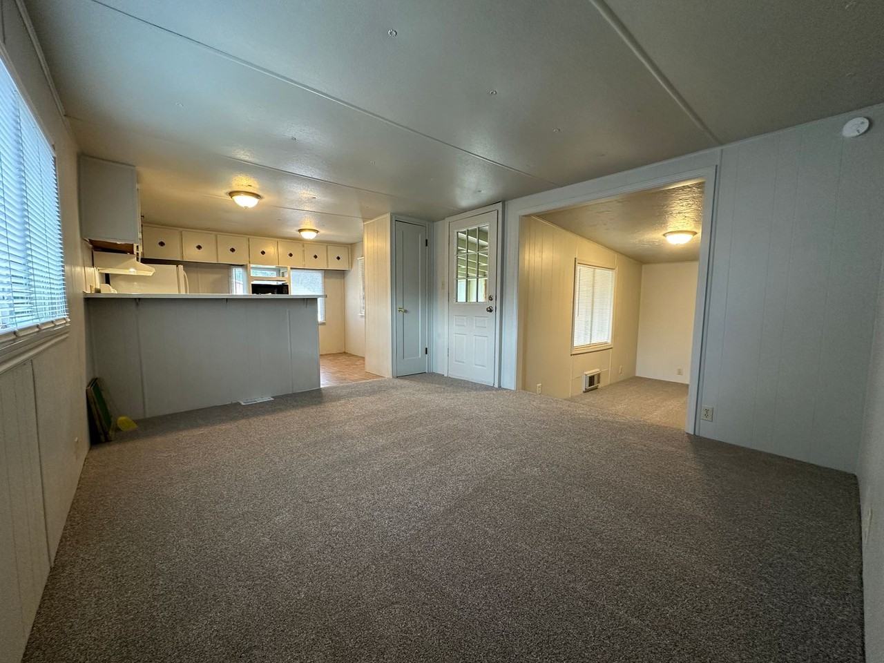 558 N Elm Ave - Photo 2 of 10