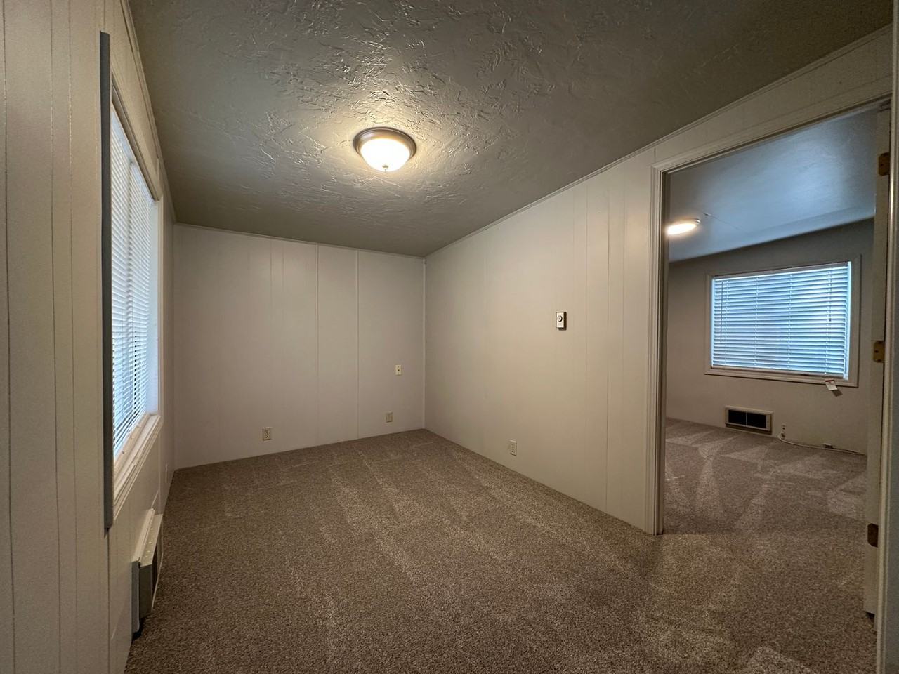 558 N Elm Ave - Photo 4 of 10