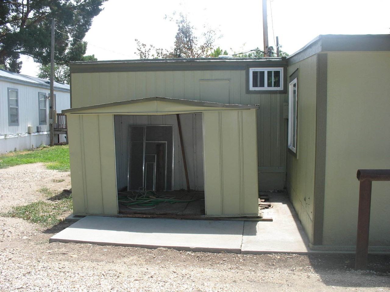 558 N Elm Ave - Photo 6 of 10