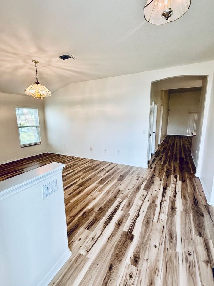 1686 Rustic Way - Photo 4 of 34