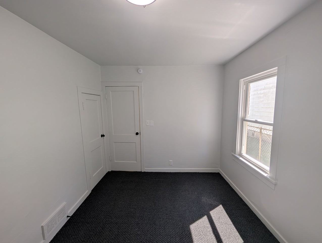923 S Logan St - Photo 4 of 13