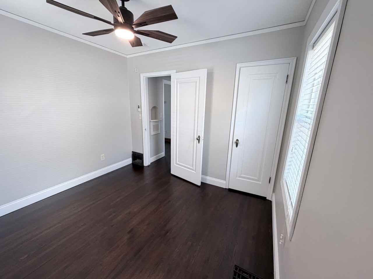 528 2nd St Ne - Photo 4 of 9
