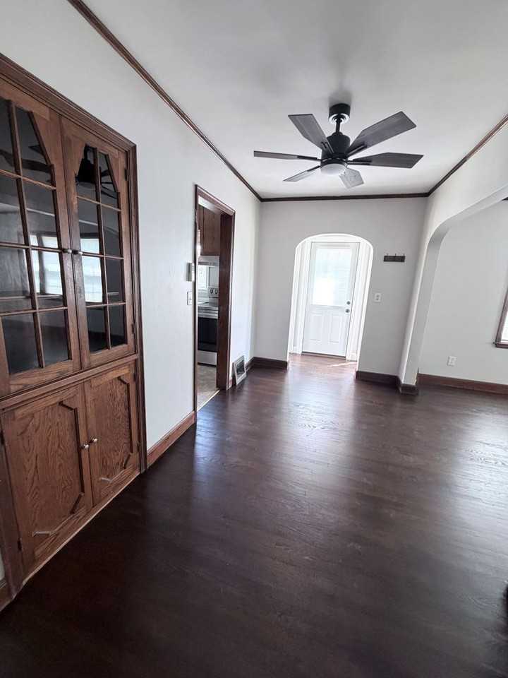 528 2nd St Ne - Photo 5 of 9