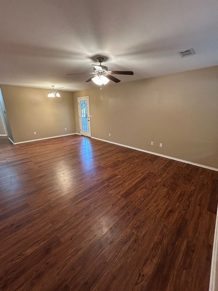 1007 S Greenwich Ave - Photo 2 of 20
