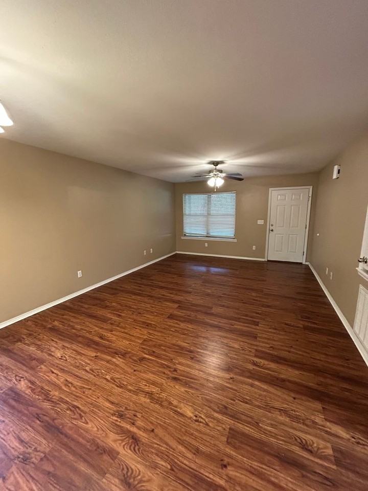 1007 S Greenwich Ave - Photo 3 of 20