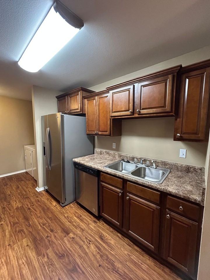 1007 S Greenwich Ave - Photo 5 of 20