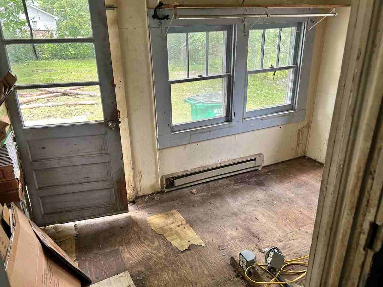319 7th St - Photo 5 of 28