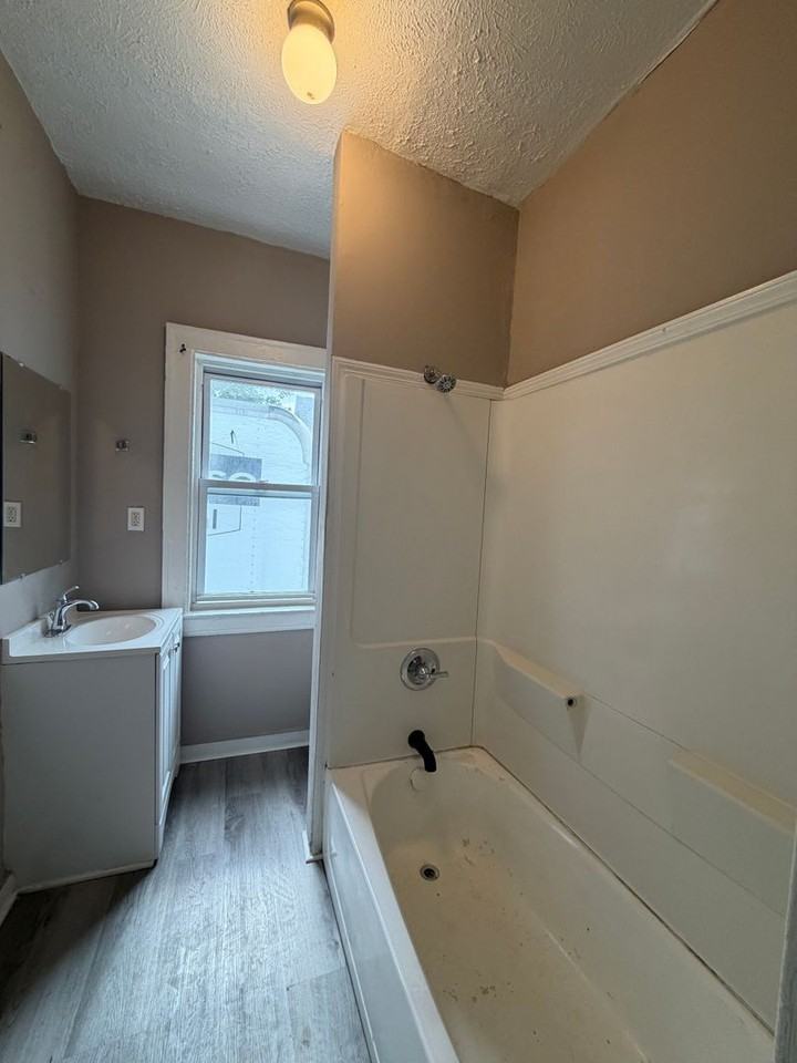 10703 Lee Avenue - Photo 2 of 41