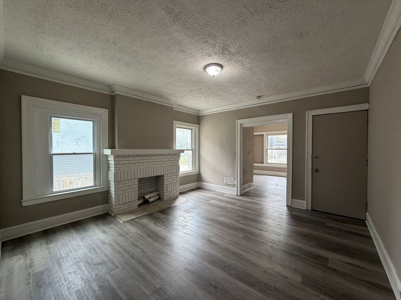 10703 Lee Avenue - Photo 5 of 41