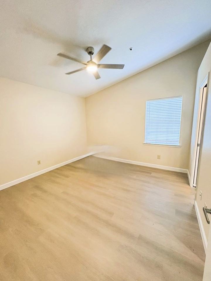 519 Carambola Ave - Photo 7 of 13