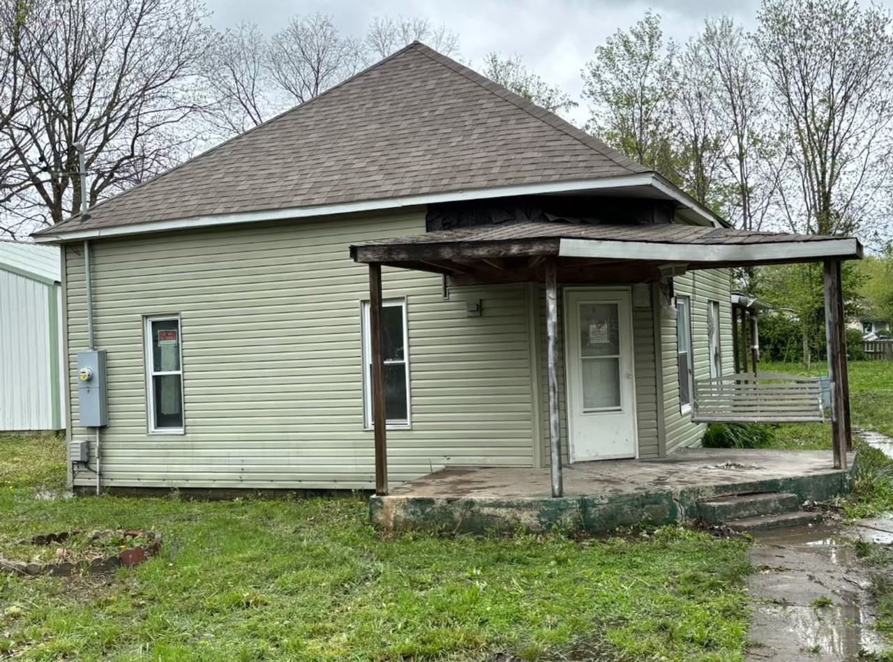 305 S Sims St - Photo 2 of 28