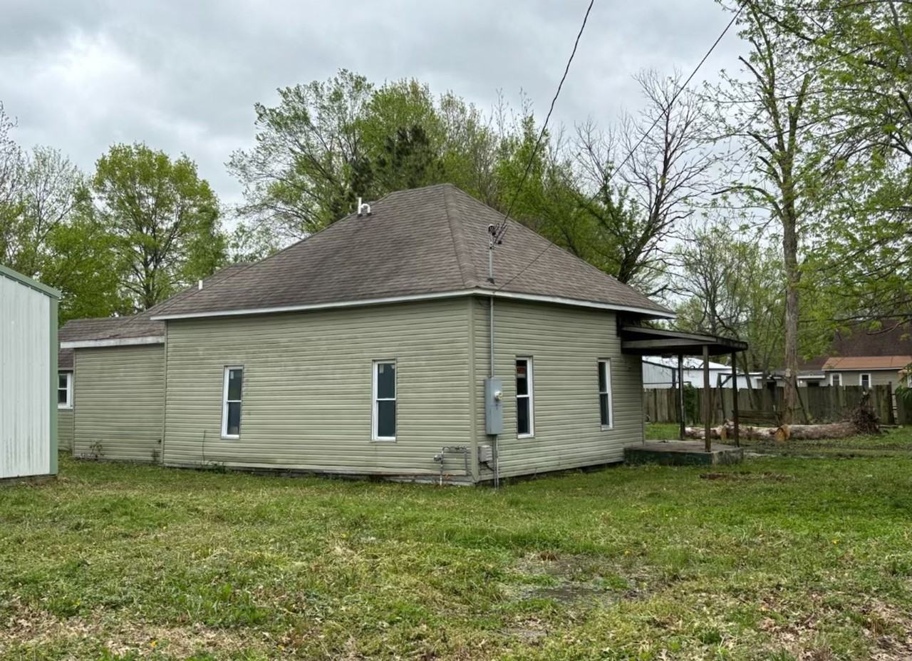 305 S Sims St - Photo 5 of 28