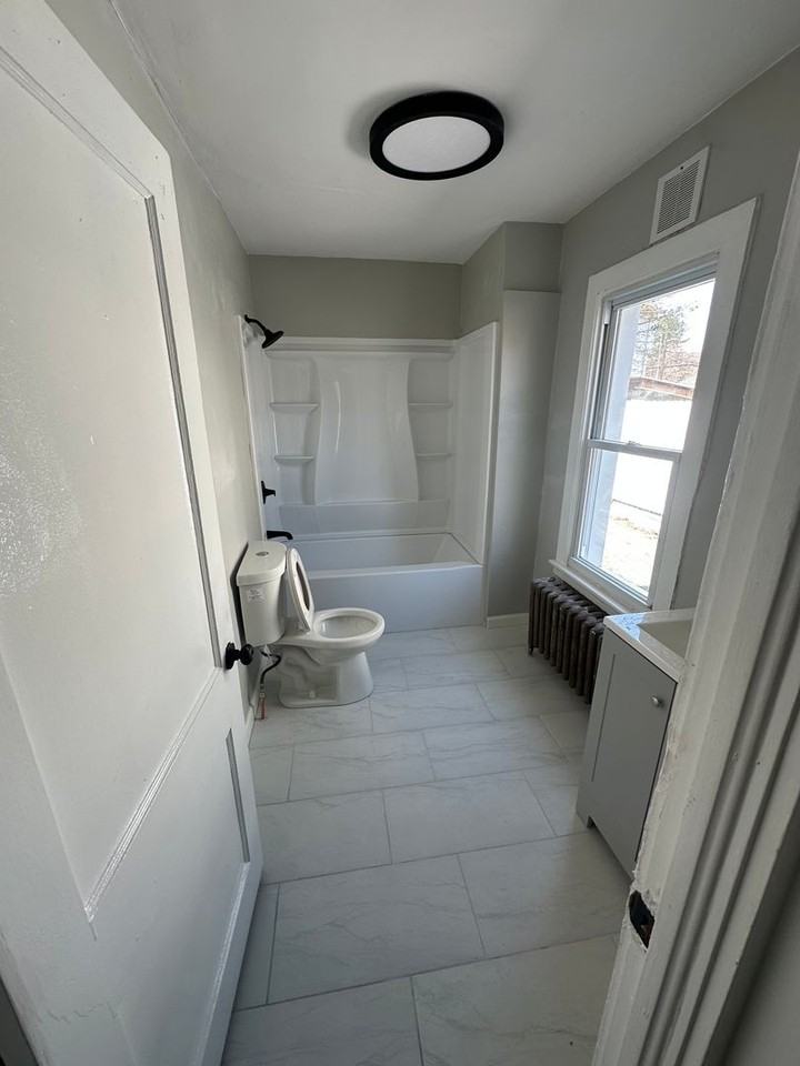 463 Main St - Photo 3 of 7