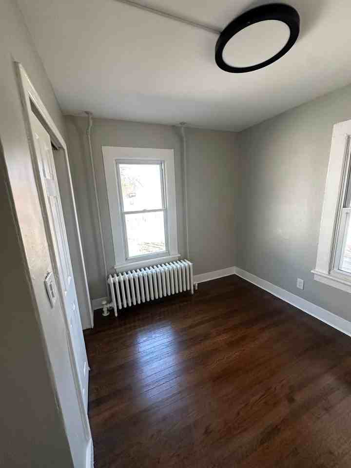 463 Main St - Photo 4 of 7