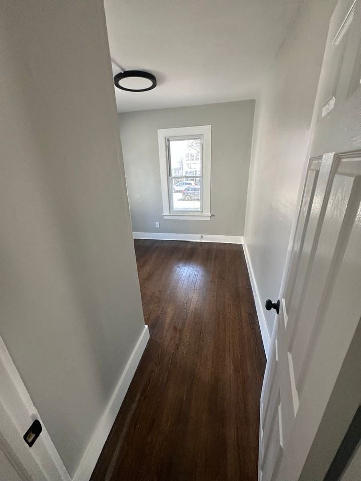 463 Main St - Photo 5 of 7