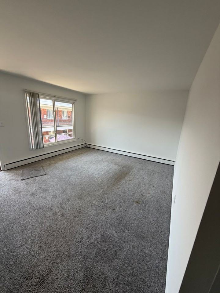 28721 Jefferson Ave - Photo 3 of 8