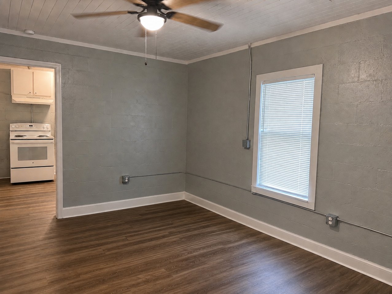723 Byron Rd - Photo 3 of 4