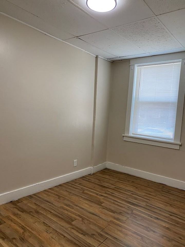 2458 2458 - 2460 Benton - Photo 4 of 9