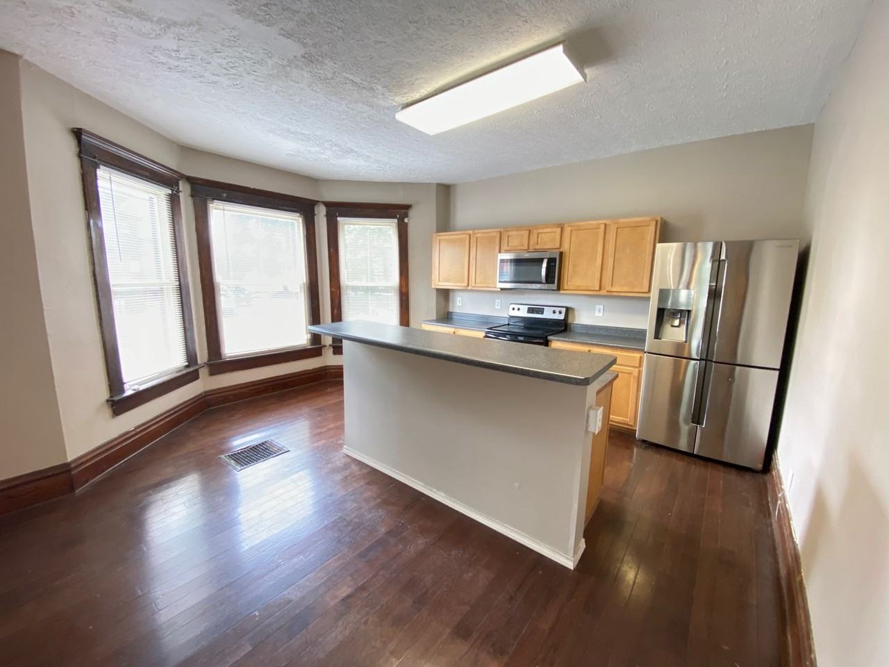 74 E Lane Ave - Photo 4 of 39