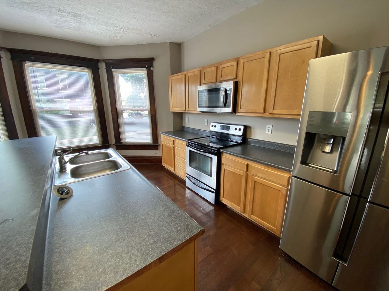 74 E Lane Ave - Photo 6 of 39