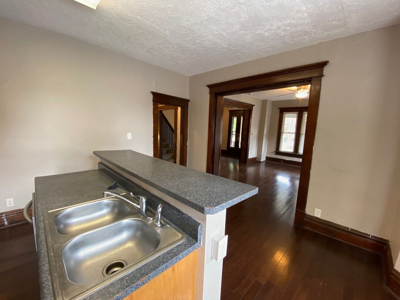 74 E Lane Ave - Photo 7 of 39