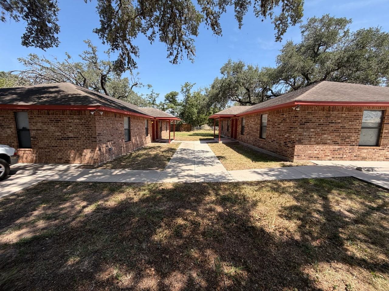 823 Dallas St #B - Photo 2 of 12