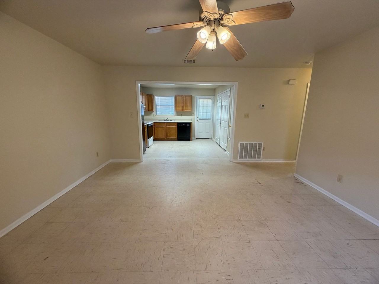 823 Dallas St #B - Photo 3 of 12