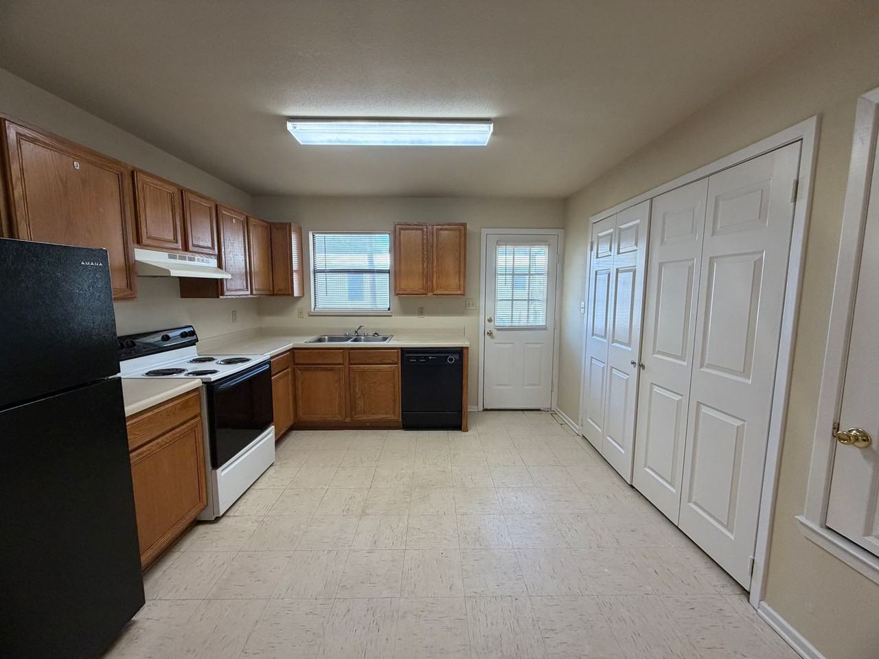 823 Dallas St #B - Photo 5 of 12