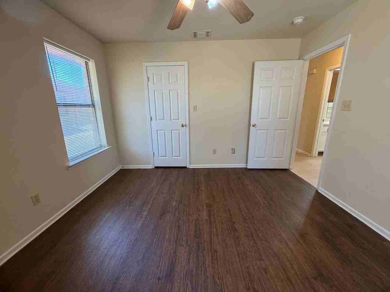 823 Dallas St #B - Photo 7 of 12