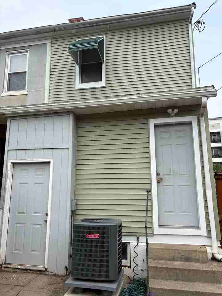 932 Hill Ave - Photo 2 of 4