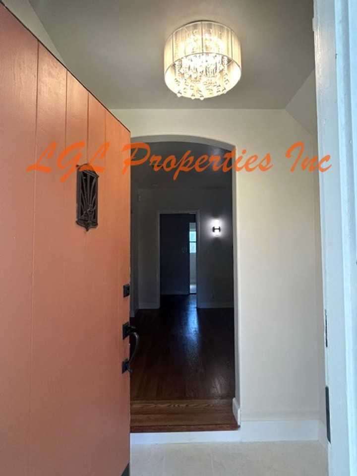 2787 19th St - Photo 3 of 50