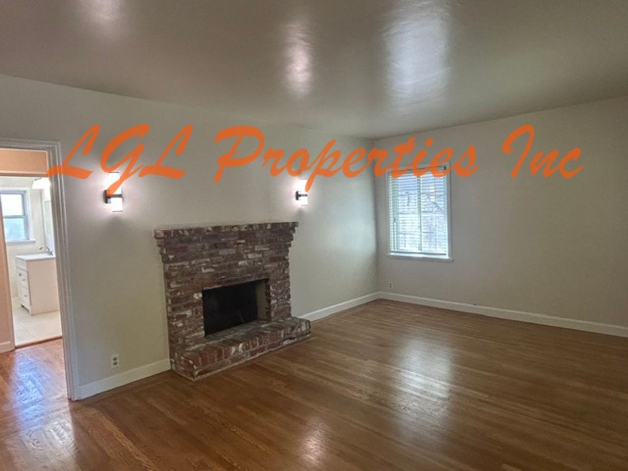 2787 19th St - Photo 4 of 50