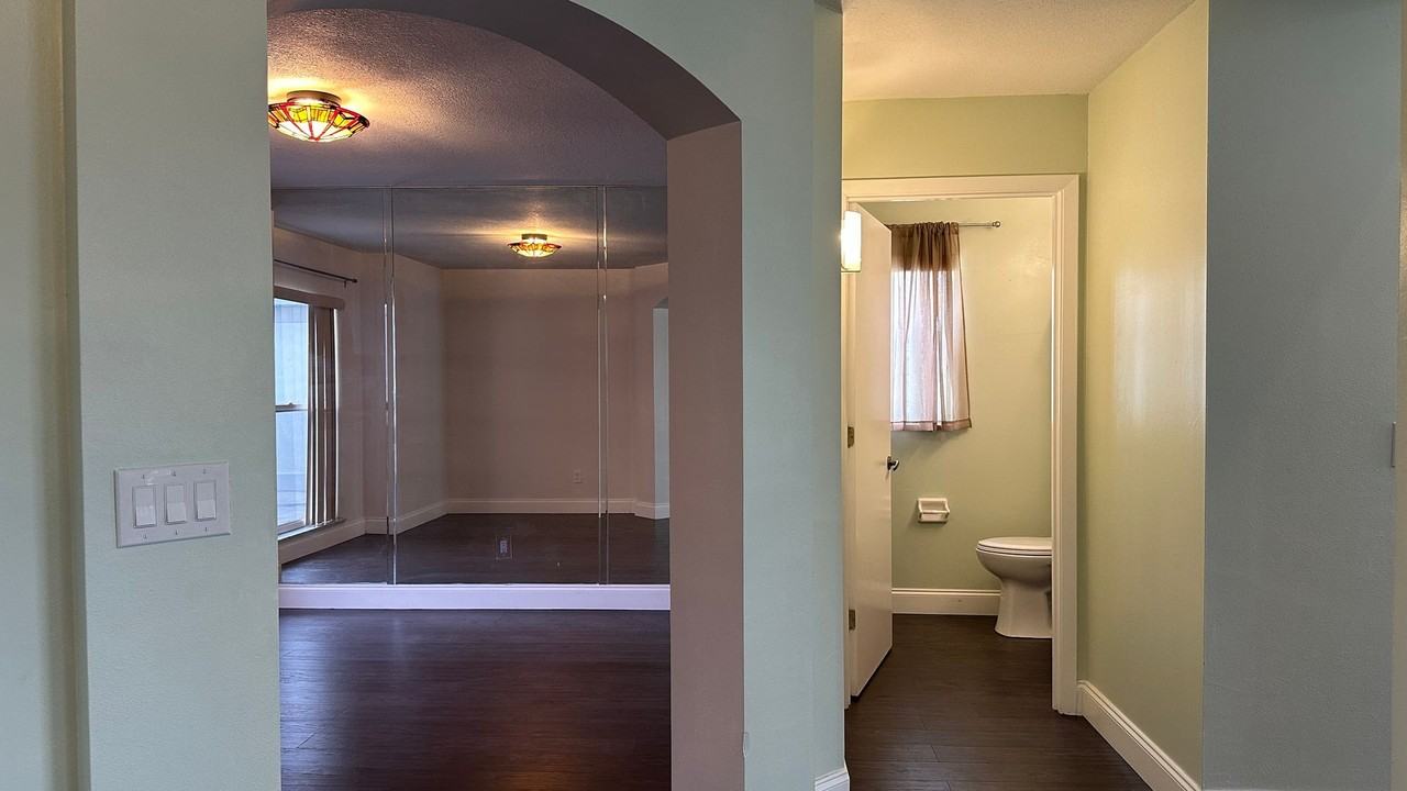 1113 Scuba Ct - Photo 3 of 50
