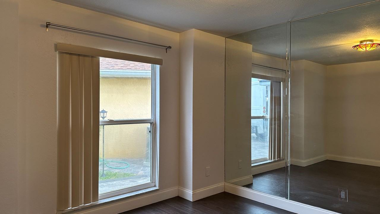 1113 Scuba Ct - Photo 5 of 50