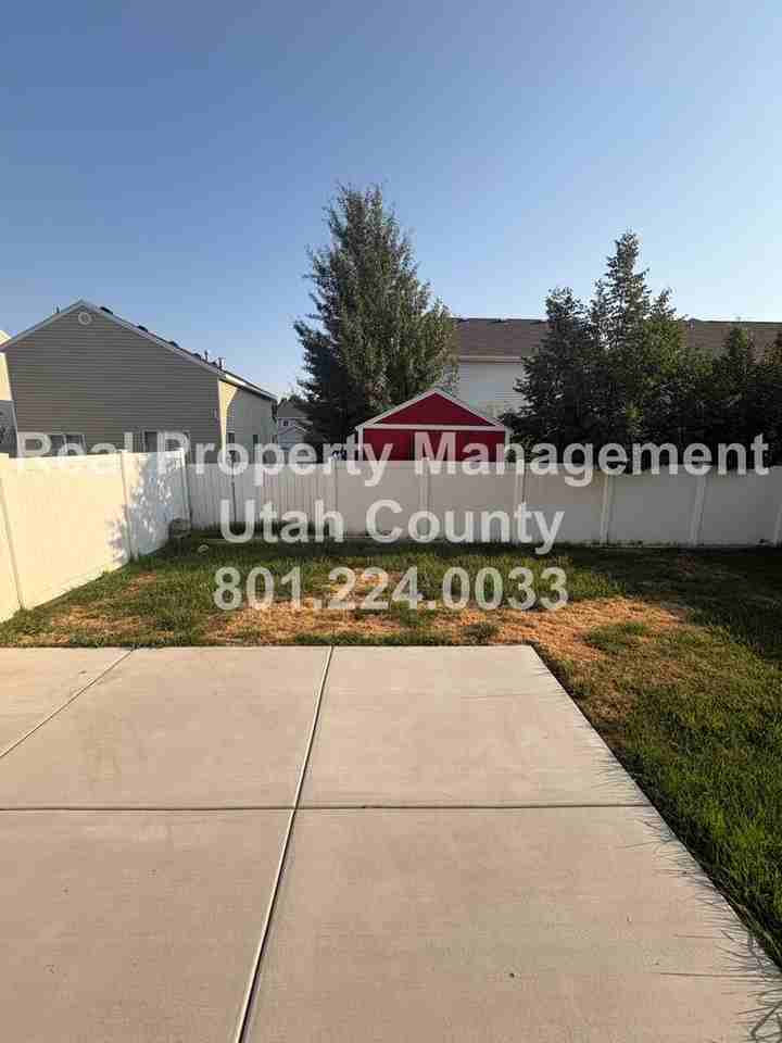 1354 Dunmore Dr - Photo 6 of 17