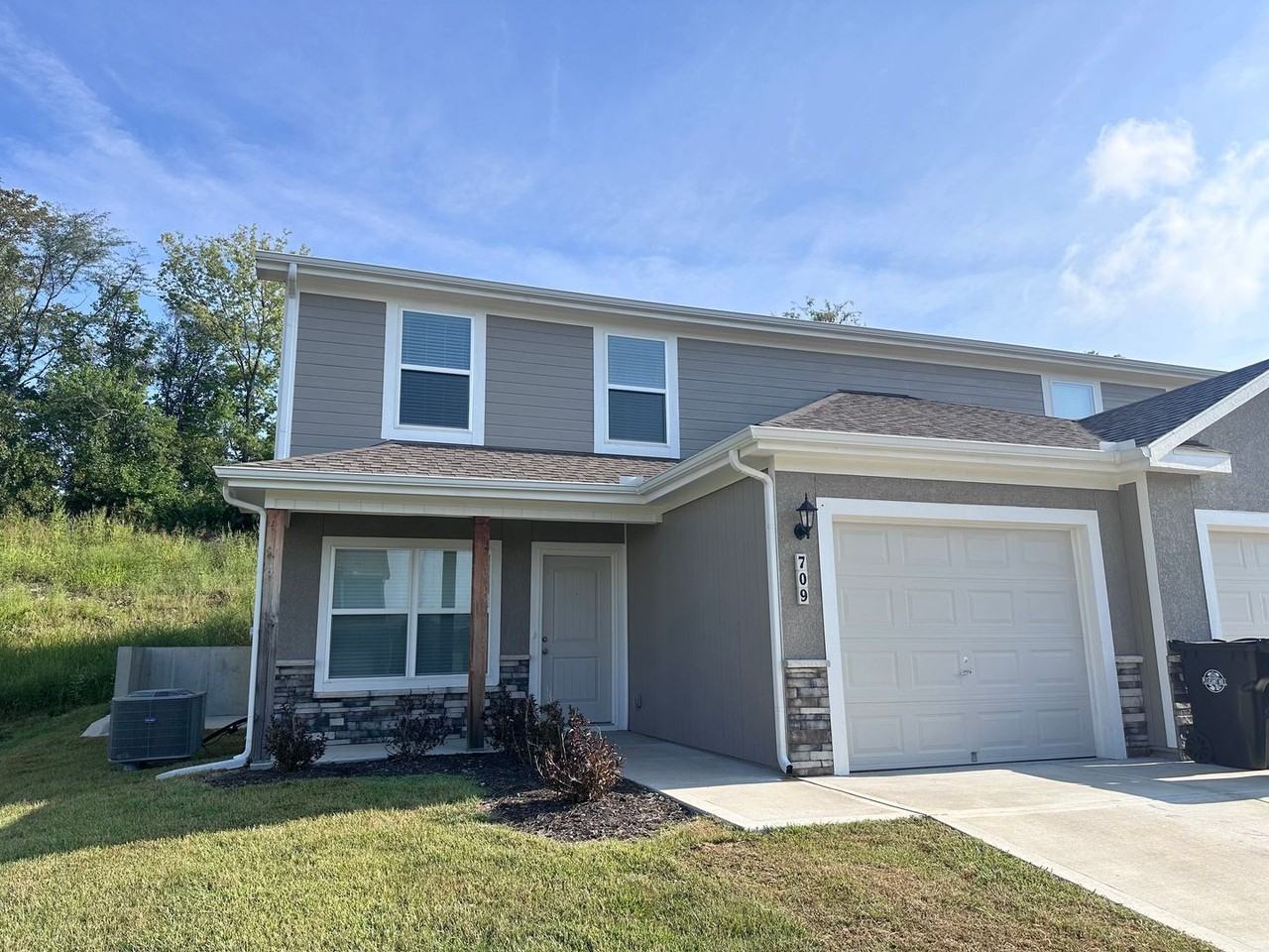 709 Pampas St - Photo 2 of 14