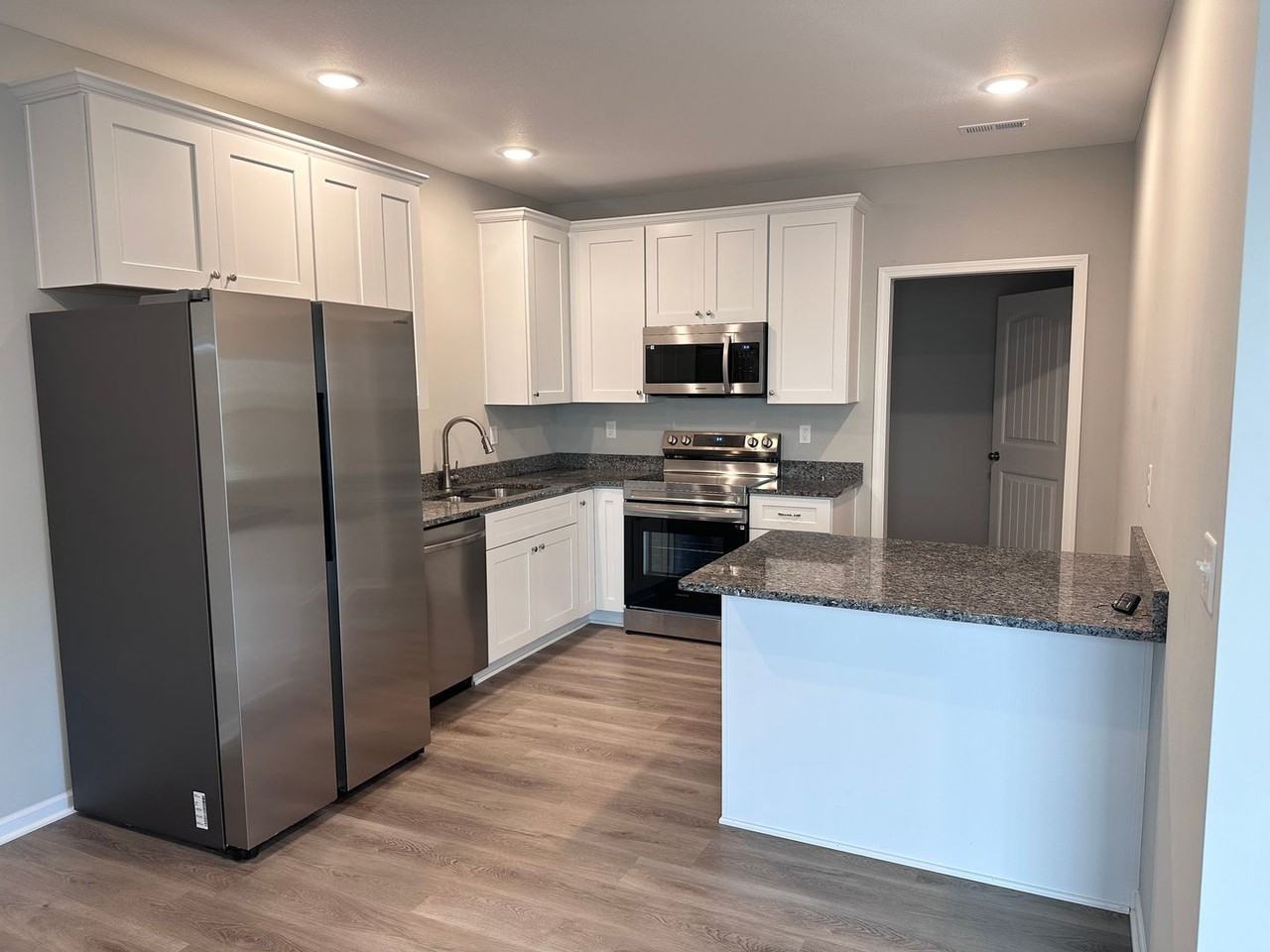 709 Pampas St - Photo 4 of 14