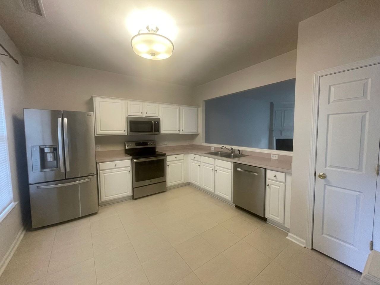 6876 Rothchild Dr - Photo 4 of 15
