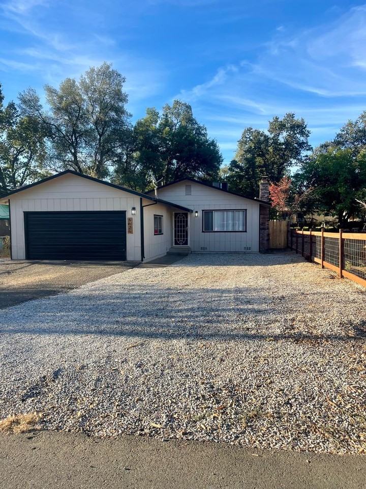 4626 Red Bluff St - Photo 2 of 15